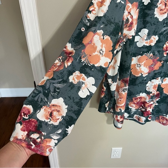 NWT Lularoe Valentina Long Sleeve Button Up Green Floral Shirt size 3XL - Picture 2 of 9